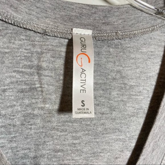 Guru Active Cropped Heather Gray Short Sleeved V neck Tee Size Small NWT - Picture 4 of 6